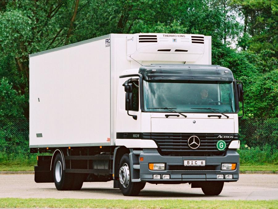  Mercedes-Benz Actros 1831 1997 года  (фото 3 из 9)